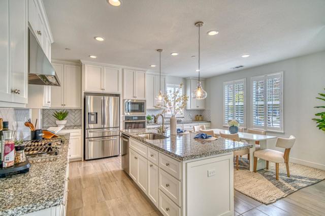 267 Sandy Gulch Drive, Marina CA: https://media.crmls.org/mediaz/dca82c15-4d34-467b-819f-236dd94feb28.jpg