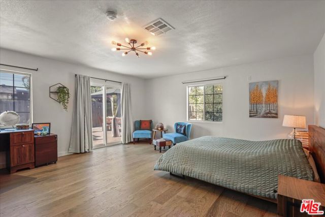 7427 Cleon Avenue, Sun Valley CA: https://media.crmls.org/mediaz/dca85026-9da0-4cb0-990a-4e98351faf65.jpg