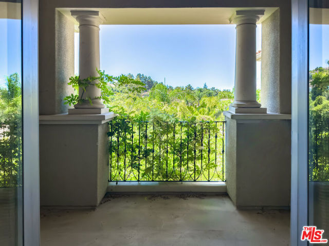 2882 Rainfield Avenue, Westlake Village CA: https://media.crmls.org/mediaz/dca8ddd9-05a3-4f5b-94cb-7570d37bc8dc.jpg