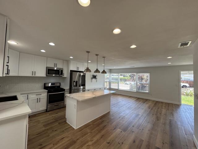 Detail Gallery Image 25 of 46 For 2501 Davis Ave, Carlsbad,  CA 92008 - 6 Beds | 5 Baths