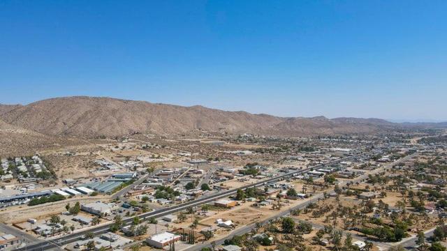 7562 Inca Trail, Yucca Valley CA: https://media.crmls.org/mediaz/dca92fdf-90ad-438d-8eae-26720161f4a5.jpg