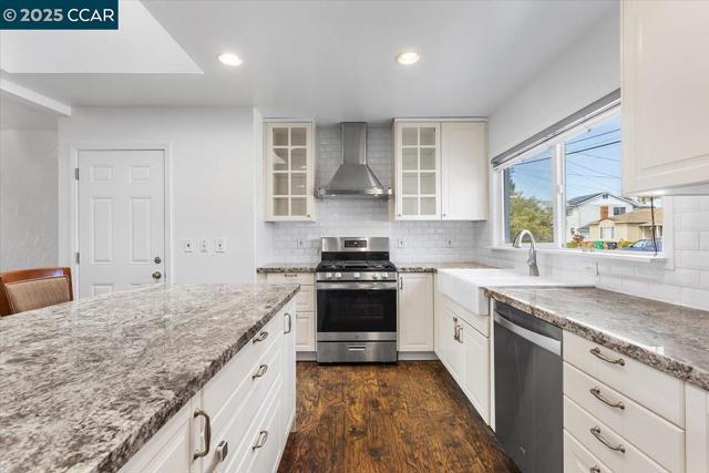 15067 Churchill St, San Leandro CA: https://media.crmls.org/mediaz/dca932e7-090b-4dfd-a6ae-8d44b226de00.jpg
