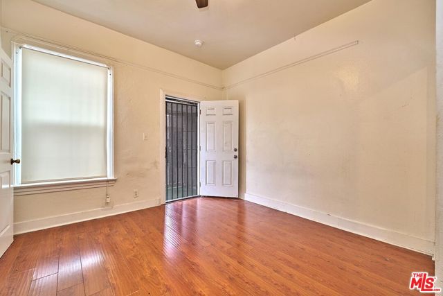 1147 S Mariposa Avenue, Los Angeles CA: https://media.crmls.org/mediaz/dca9ba54-a4ce-47b4-be25-3d2006a7d0a7.jpg
