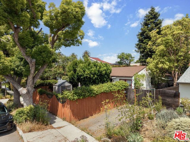 11931 Pacific Avenue, Los Angeles CA: https://media.crmls.org/mediaz/dcaa5ad4-33ce-49c4-b3d6-436a5ade84a3.jpg
