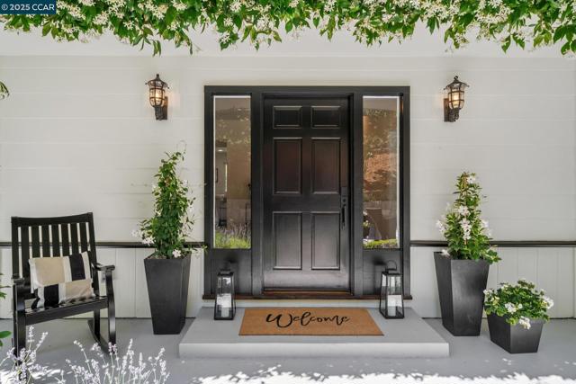 6 Greenwood Ct, Orinda CA: https://media.crmls.org/mediaz/dcab5cd6-64dd-4316-9d0f-5efc7939b6ba.jpg