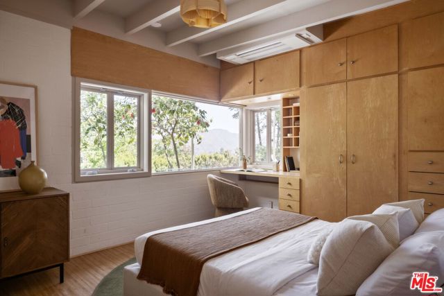 7349 Pacific View Drive, Los Angeles CA: https://media.crmls.org/mediaz/dcabac2f-069d-42f5-b8eb-7895da370480.jpg