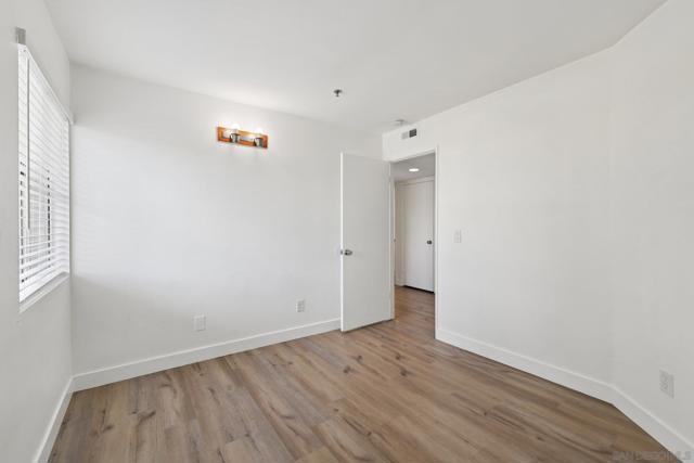 2077 Lakeridge Circle, Chula Vista CA: https://media.crmls.org/mediaz/dcabad44-06cc-4560-bd04-659efb9f7cf0.jpg