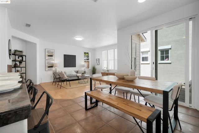 1165 Cottage Ln, Hercules CA: https://media.crmls.org/mediaz/dcac26c3-a9ac-4aab-a48a-e8f5c94a393a.jpg