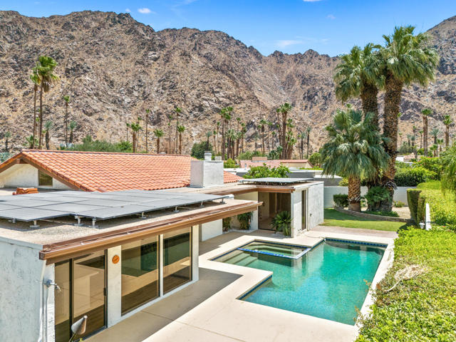 46428 War Bonnet Circle, Indian Wells CA: https://media.crmls.org/mediaz/dcac7de6-1aab-4702-a5e3-6f9687fd7bac.jpg