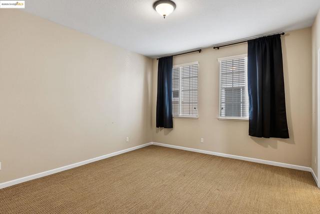 906 Natoma Ct, Discovery Bay CA: https://media.crmls.org/mediaz/dcad21df-44c1-45b0-b34c-d25832cd8cc4.jpg