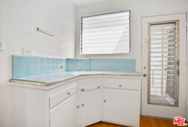 1323 N OLIVE Drive, West Hollywood CA: https://media.crmls.org/mediaz/dcad62f0-14fc-4993-87a4-3dd4ee19672f.jpg