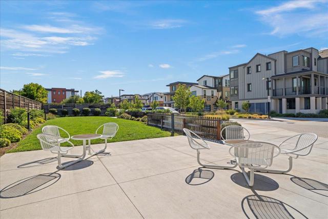 16293 Gellatt Court, Los Gatos CA: https://media.crmls.org/mediaz/dcadeb93-584a-4f7f-9cfd-2e5d8ef2090f.jpg