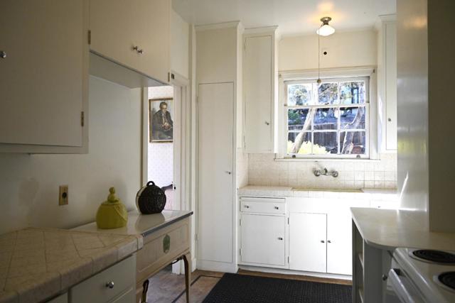 1920 Oak Knoll Drive, Belmont CA: https://media.crmls.org/mediaz/dcadfc4e-a9e4-48c4-bf61-020f362e1ab1.jpg