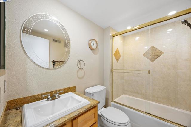 34 Chimney Rock, Oakland CA: https://media.crmls.org/mediaz/dcaedebb-93eb-4cdc-97b4-03ec67b77f99.jpg
