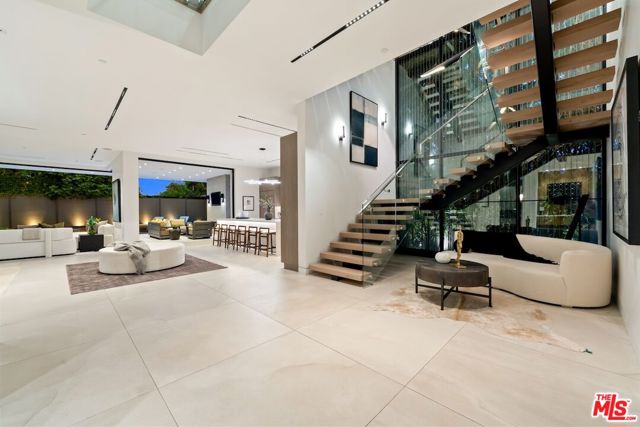 818 N Curson Avenue, Los Angeles CA: https://media.crmls.org/mediaz/dcaf4513-7033-4048-8f14-9466d4325a32.jpg