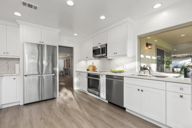 Detail Gallery Image 11 of 59 For 17636 Plaza Arica, San Diego,  CA 92128 - 3 Beds | 2 Baths