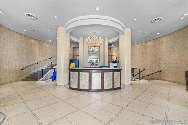 1820 Avenida Del Mundo, Coronado CA: https://media.crmls.org/mediaz/dcaff0ad-2220-4f7b-b617-38960d65d588.jpg