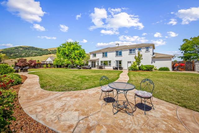 531 Via Vaquero Sur, San Juan Bautista CA: https://media.crmls.org/mediaz/dcb0469d-b810-4768-93a8-a6f871d2e499.jpg