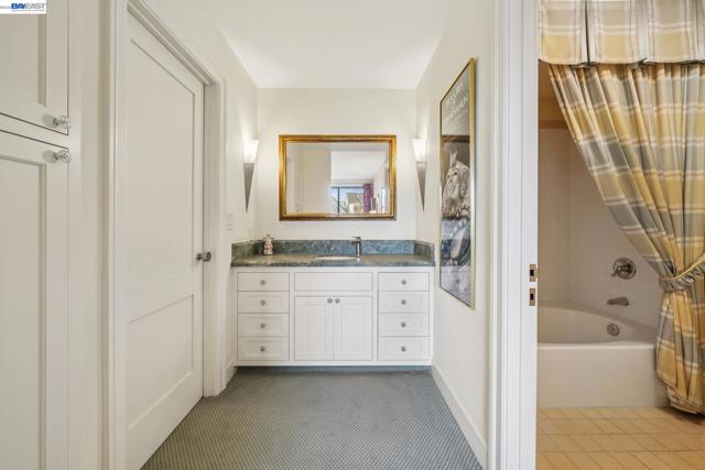 Image 17 of 44 For 9 Regulus Court