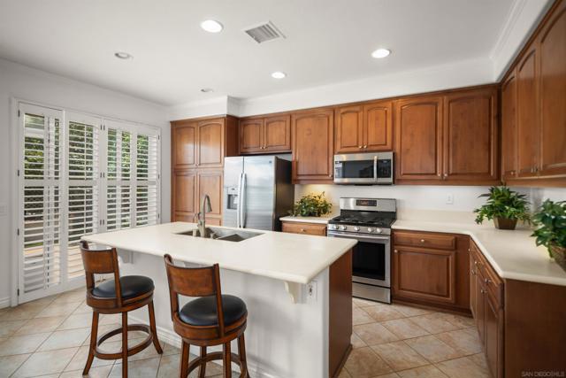 632 Lee Cir, Chula Vista CA: https://media.crmls.org/mediaz/dcb06762-ab3f-469d-88b8-56ce99bf3b0f.jpg