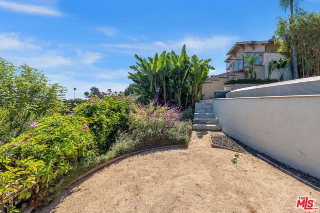 Walking trails to fruit trees Walking trails to fruit trees