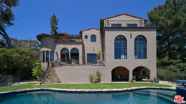 23806 Malibu Crest Drive, Malibu CA: https://media.crmls.org/mediaz/dcb12aeb-94bb-47a9-8c3b-6aabd370c2d2.jpg