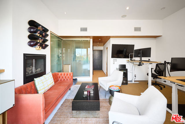 122 Mildred Avenue, Venice CA: https://media.crmls.org/mediaz/dcb16bda-6c66-44d6-8560-3c5bef242305.jpg