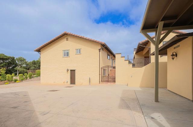 10883 Assisi Way, Salinas CA: https://media.crmls.org/mediaz/dcb1bff6-d6e3-4460-9158-e476287a2f21.jpg