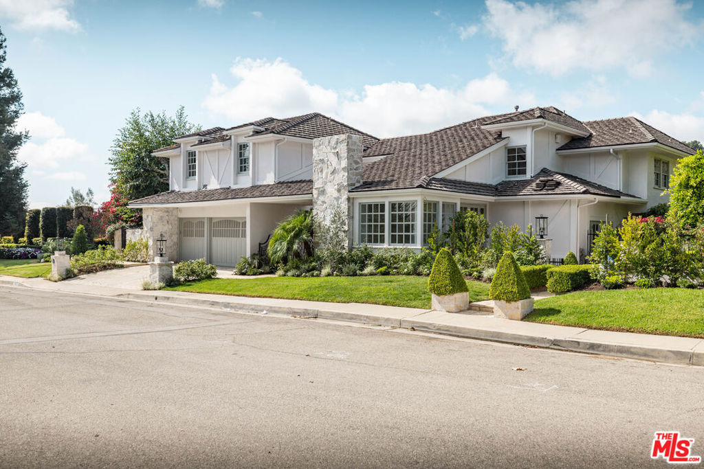 2627 Wallingford Drive