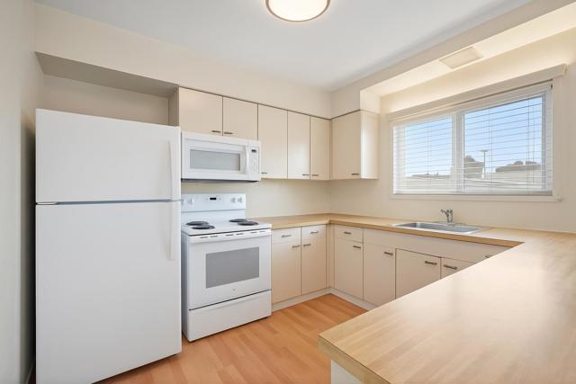 100 W 38th Avenue, San Mateo CA: https://media.crmls.org/mediaz/dcb1fed3-02f6-4429-826d-bdd74a0946ad.jpg