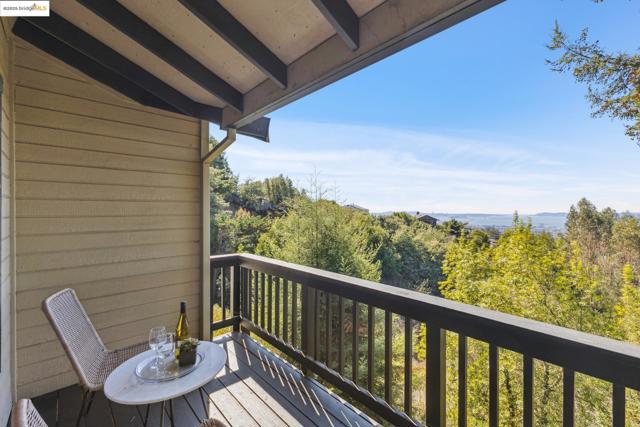 17032 Broadway Ter, Oakland CA: https://media.crmls.org/mediaz/dcb2c4ed-3215-436a-b2ee-67a357f25232.jpg