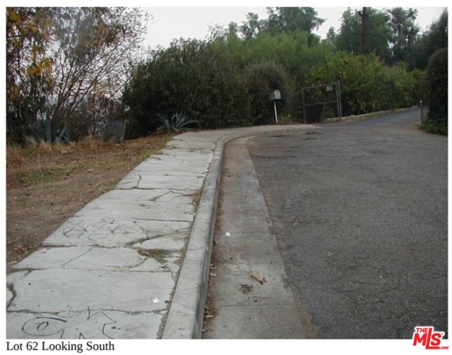 2661 N Adkins Avenue, Los Angeles CA: https://media.crmls.org/mediaz/dcb2c911-6d10-49c7-8f5b-ec55b815b21e.jpg