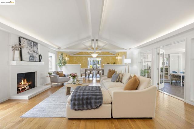 38 La Salle Ave, Piedmont CA: https://media.crmls.org/mediaz/dcb301d5-0b71-4e74-9f70-b0afc3d5fcd0.jpg