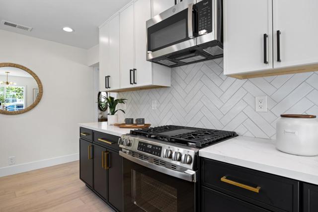 3541 Page Street, Redwood City CA: https://media.crmls.org/mediaz/dcb30d7f-baa3-453d-80be-49a61a33799e.jpg