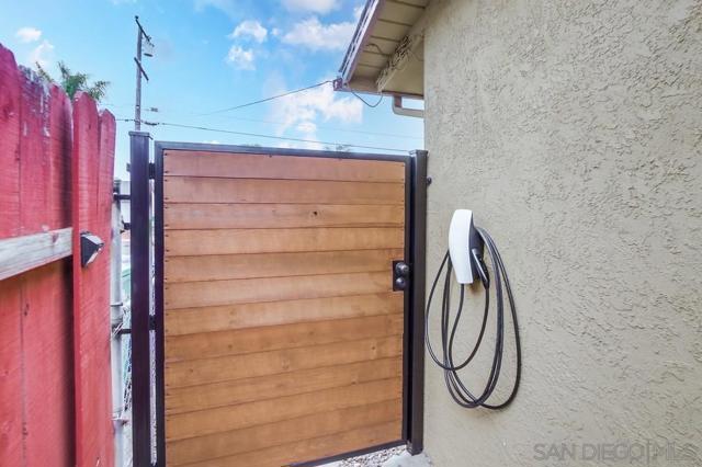 3275 Moccasin Ave, San Diego CA: https://media.crmls.org/mediaz/dcb489cb-826c-4d75-b0ae-1a3e64b82641.jpg