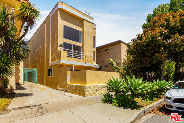 12021 Washington Place, Los Angeles, California 90066, ,Multi-Family,For Sale,Washington,24393291