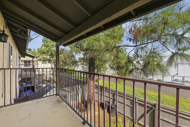 240 W Lincoln Ave, Escondido CA: https://media.crmls.org/mediaz/dcb49030-1c43-432f-b2c4-9b106feafb30.jpg