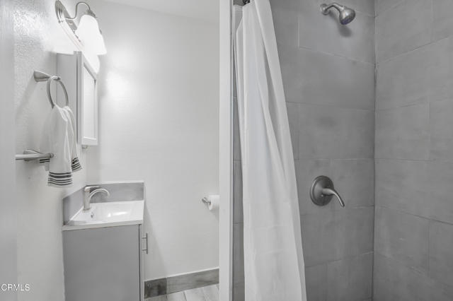 136 N Garfield Avenue, Oxnard CA: https://media.crmls.org/mediaz/dcb51070-e605-40a3-ac18-1f491769ab43.jpg