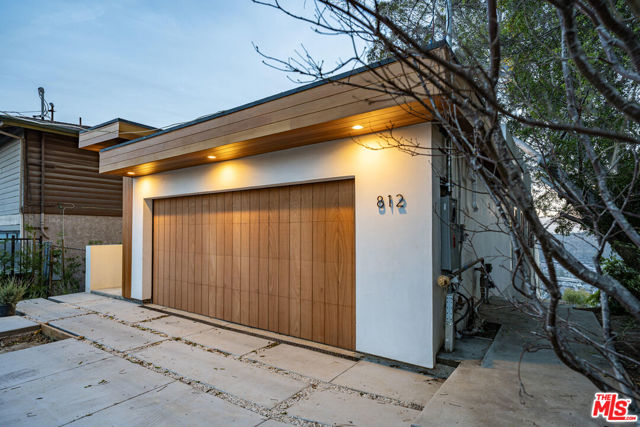 812 W Avenue 37, Los Angeles CA: https://media.crmls.org/mediaz/dcb5156f-8cc7-417f-a356-f0aee7a4688c.jpg