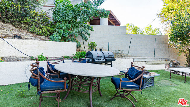 4707 Bedel Street, Woodland Hills CA: https://media.crmls.org/mediaz/dcb53c91-ffb2-411b-ba9e-5d0a443d208d.jpg