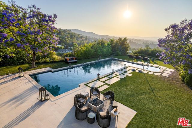 3396 Stone Ridge Lane, Los Angeles CA: https://media.crmls.org/mediaz/dcb5e568-3baf-4fd9-b50d-7be2e53484ad.jpg