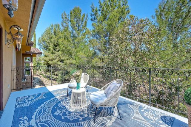 11558 Creek Road, Poway CA: https://media.crmls.org/mediaz/dcb5f0f0-2828-4afe-8fa0-6c1b52cae5cc.jpg