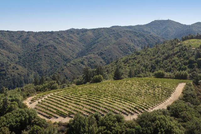 25200 Loma Prieta Avenue, Los Gatos CA: https://media.crmls.org/mediaz/dcb5f66f-2a5d-4133-9337-5ef0f073b744.jpg