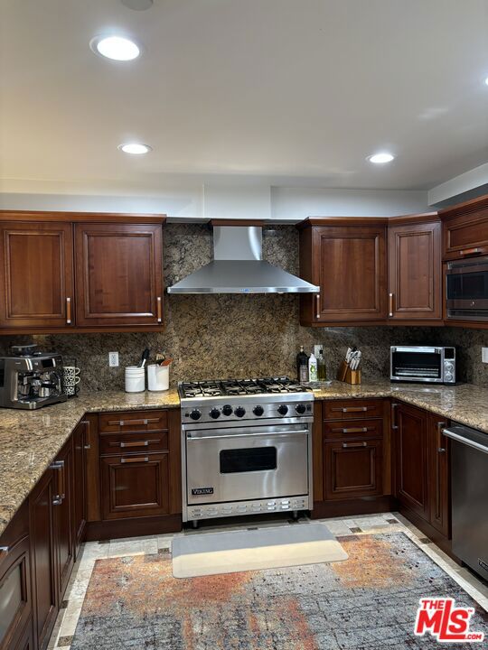 1828 Glendon Avenue, Los Angeles CA: https://media.crmls.org/mediaz/dcb63086-0d33-4495-ab74-2b639b3ee3e2.jpg