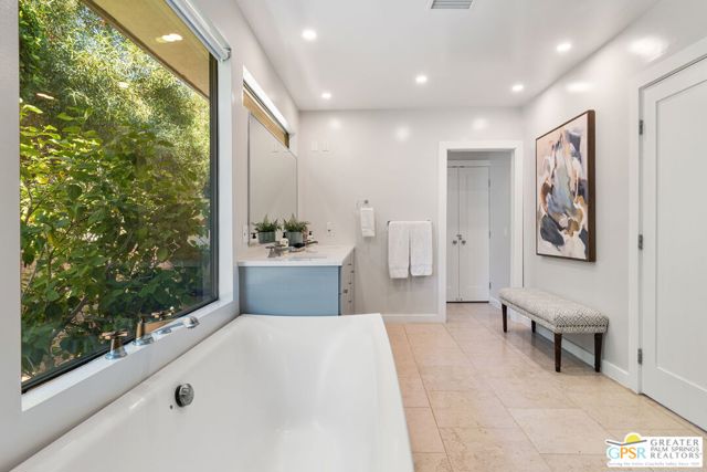 290 W Lilliana Drive, Palm Springs CA: https://media.crmls.org/mediaz/dcb642f8-ba5e-47f4-8d69-05a76f13a93d.jpg