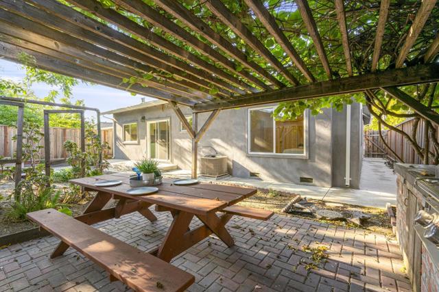 148 W Maude Avenue, Sunnyvale CA: https://media.crmls.org/mediaz/dcb6459f-9edd-4d0c-b62f-269ca416043f.jpg