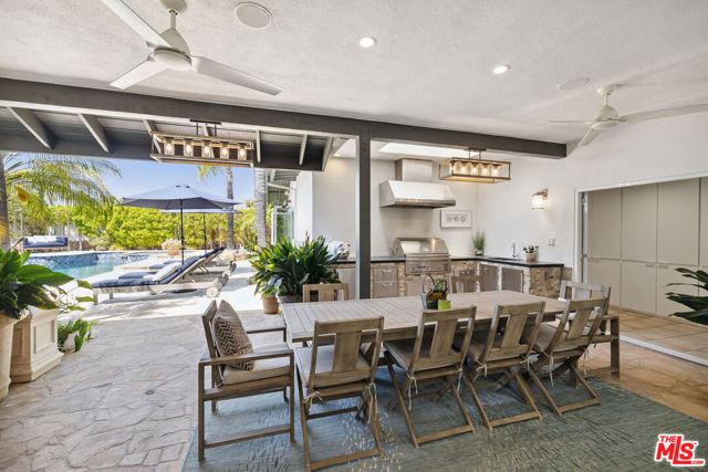 18141 Green Meadow Drive, Encino CA: https://media.crmls.org/mediaz/dcb6653f-60a5-47ae-83b4-bd7cd739e623.jpg