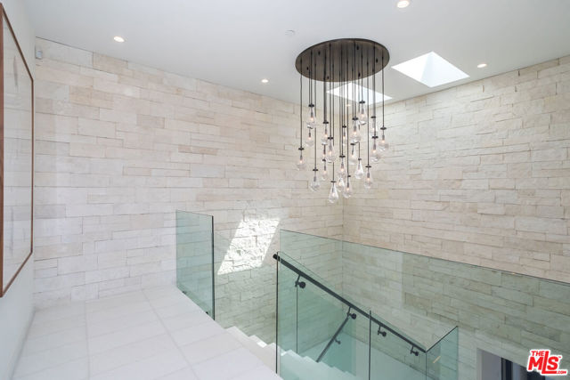 9406 Lloydcrest Drive, Beverly Hills CA: https://media.crmls.org/mediaz/dcb6928b-ff0c-4d1d-9f24-4a7964c4e220.jpg