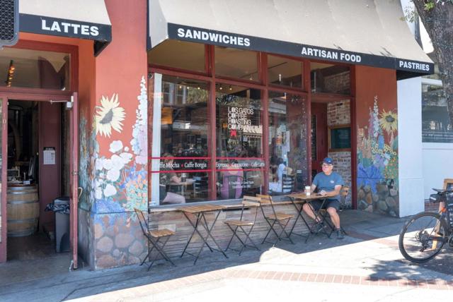 209 Nob Hill Way, Los Gatos CA: https://media.crmls.org/mediaz/dcb6c7bc-e42b-42a3-86a9-b87ef7588044.jpg