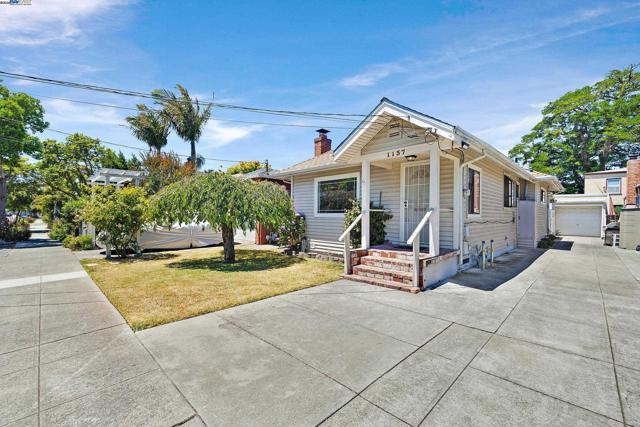 1137 Post St, Alameda CA: https://media.crmls.org/mediaz/dcb7244c-bd6e-492c-b32f-8d9e679b9c81.jpg